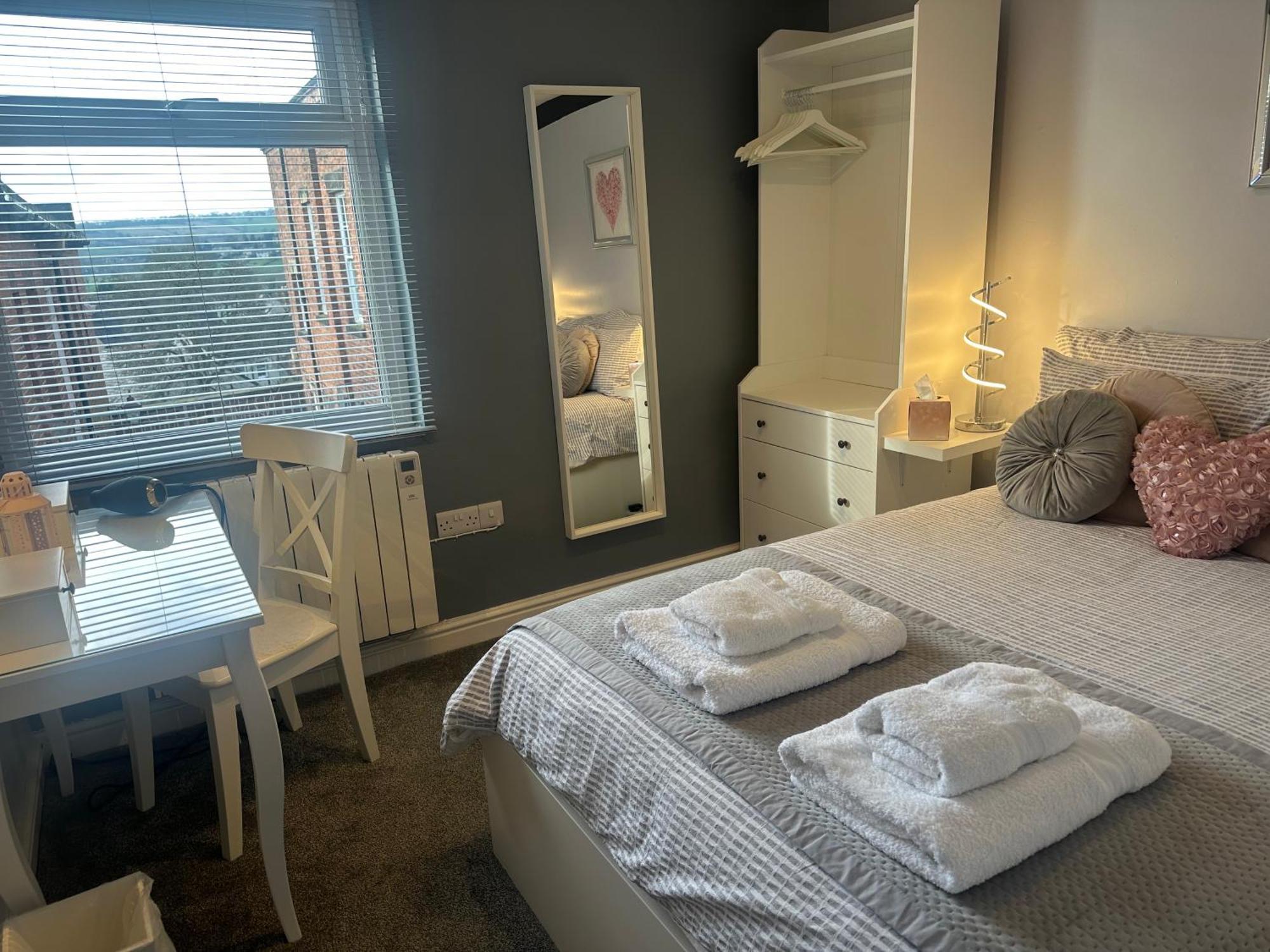 Courtyard Holiday Apartments Belper Extérieur photo